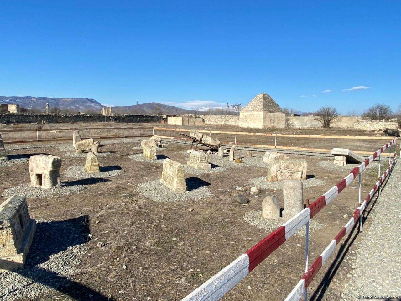 Разрушенные армянами памятники будут выставлены в Агдаме