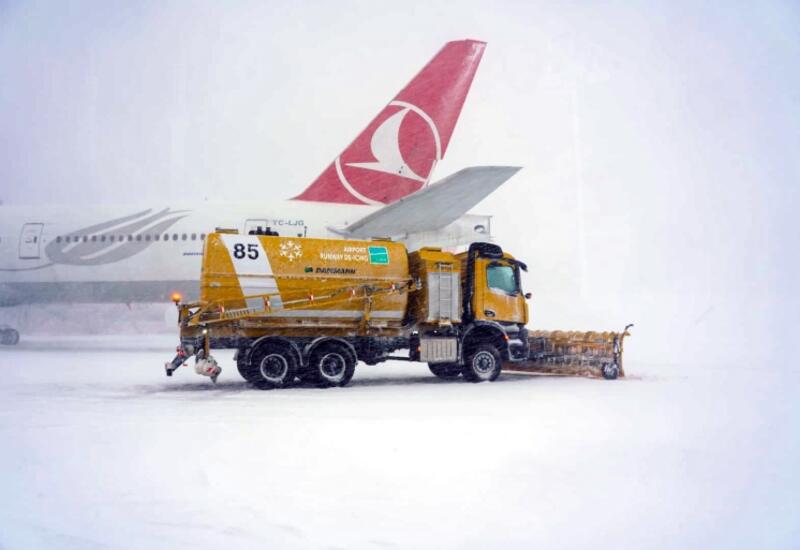 Тысячи пассажиров в аэропорту Стамбула оказались заблокированы