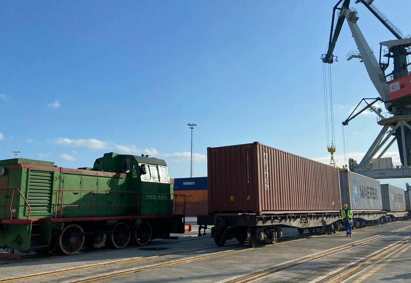 В порт Алят прибыл первый контейнерный поезд из Узбекистана