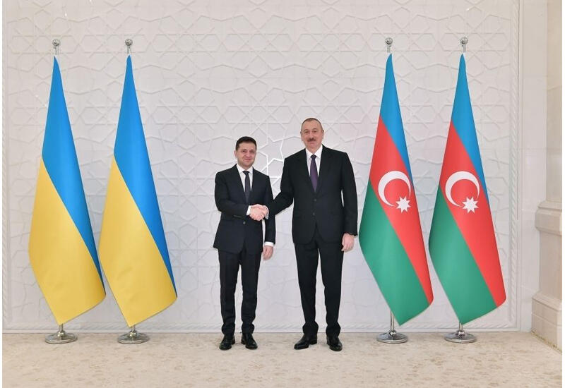 Президент Ильхам Алиев позвонил Президенту Украины Володимиру Зеленскому