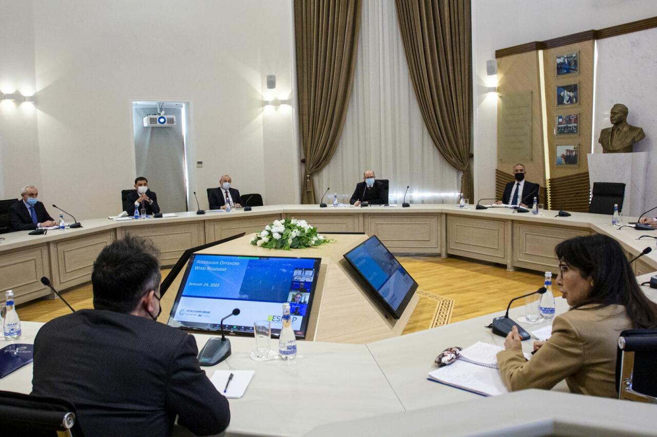Азербайджан и ВБ обсудили пути использования энергии ветра на Каспии
