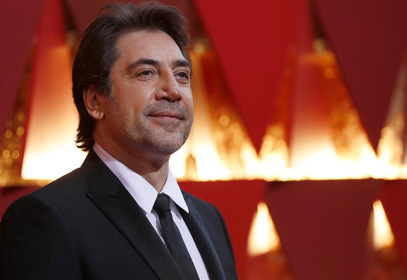 Хавьер Бардем выпрыгнул из торта в образе Мэрилин Монро