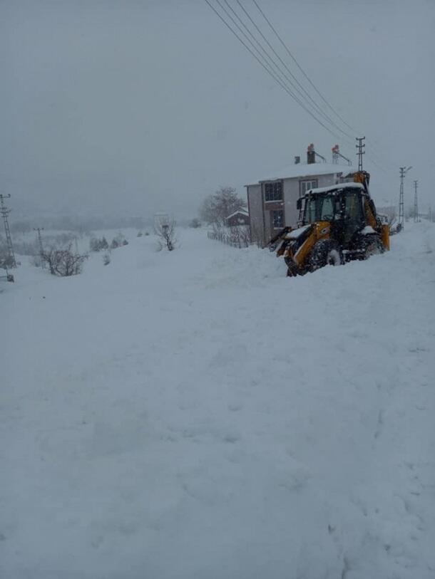 В Турции снег заблокировал более пяти тысяч дорог