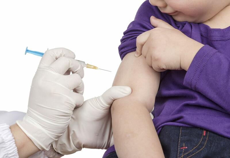 Опасно ли вакцинировать от ковида подростков и детей?