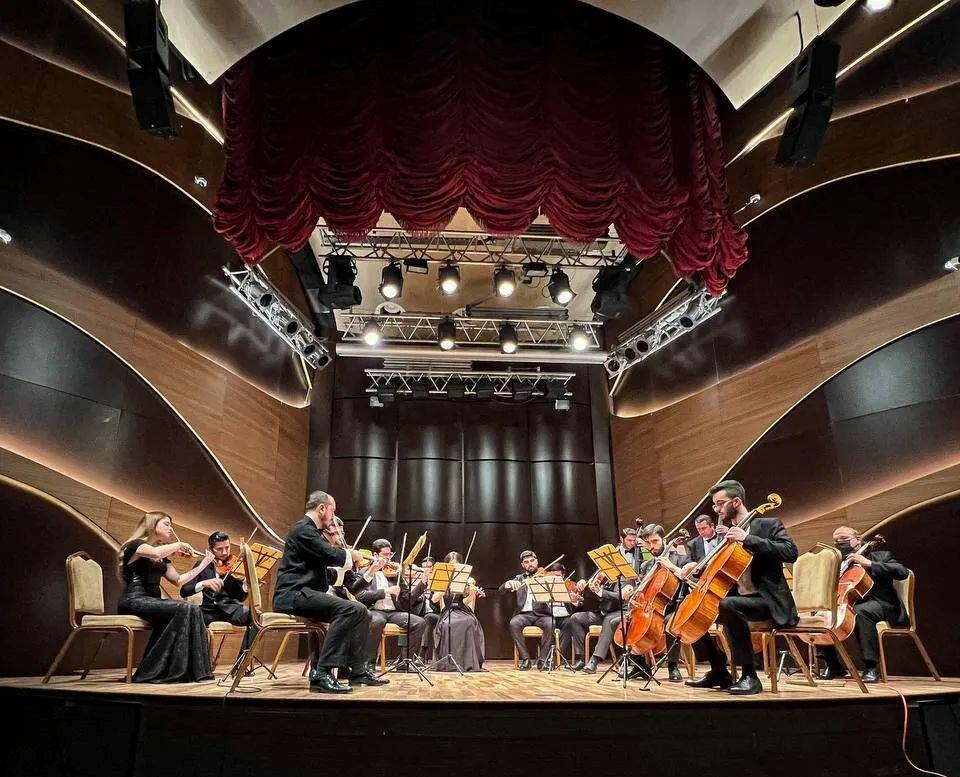 Оркестр Cadenza выступил на сцене Центра мугама