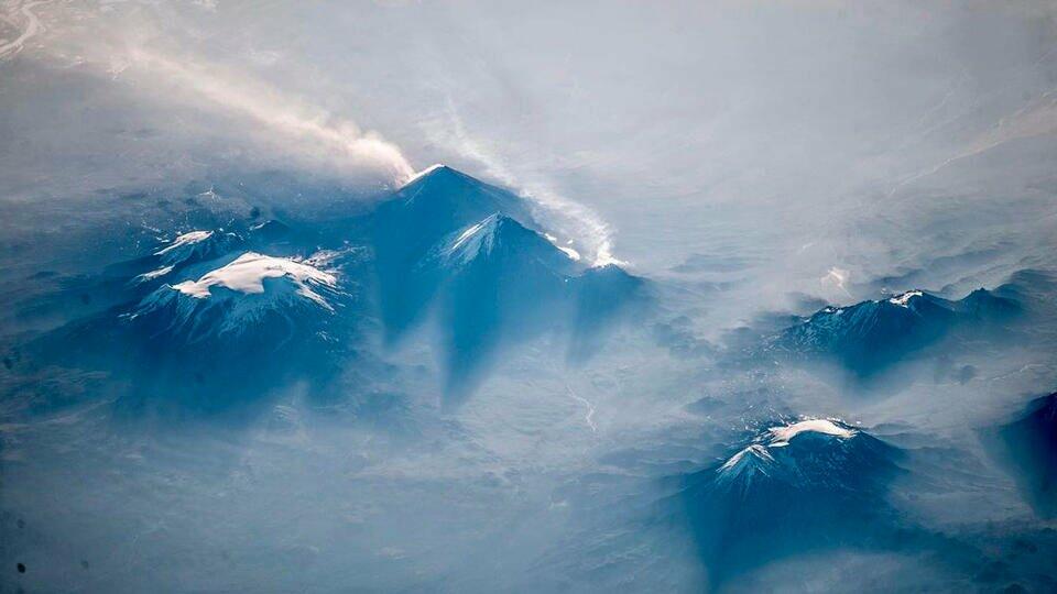 Российский космонавт сфотографировал вулканы с орбиты