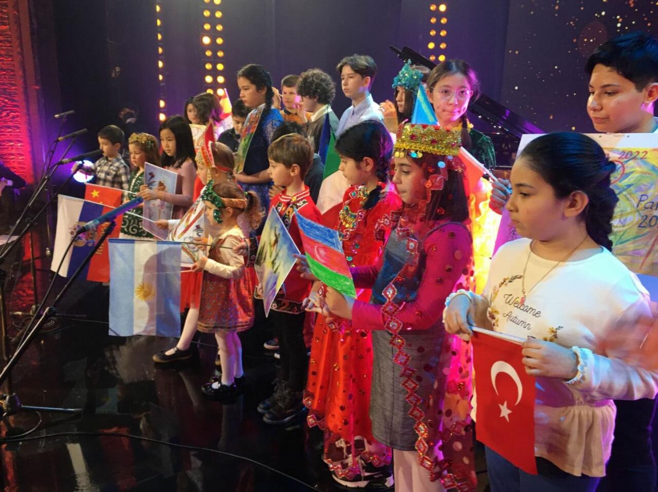 Азербайджанская песня стала гимном международного конкурса в Париже