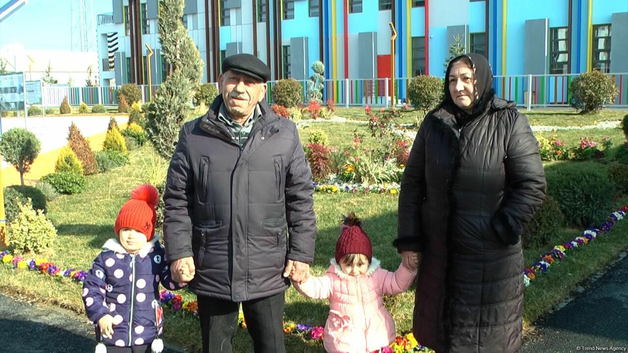 Жители поселка Бина выразили благодарность Президенту Ильхаму Алиеву и Первой леди Мехрибан Алиевой за создание Учебного и сервисного комплекса