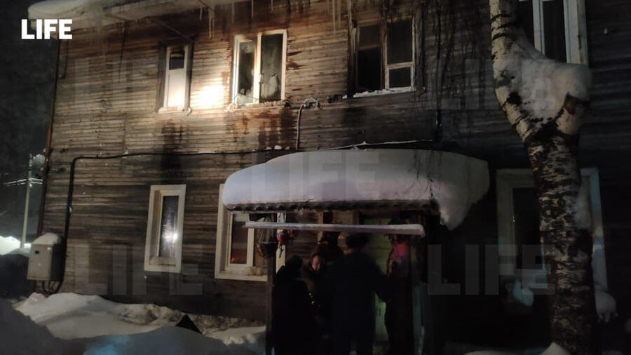 Пожар в квартире в России, погибли дети