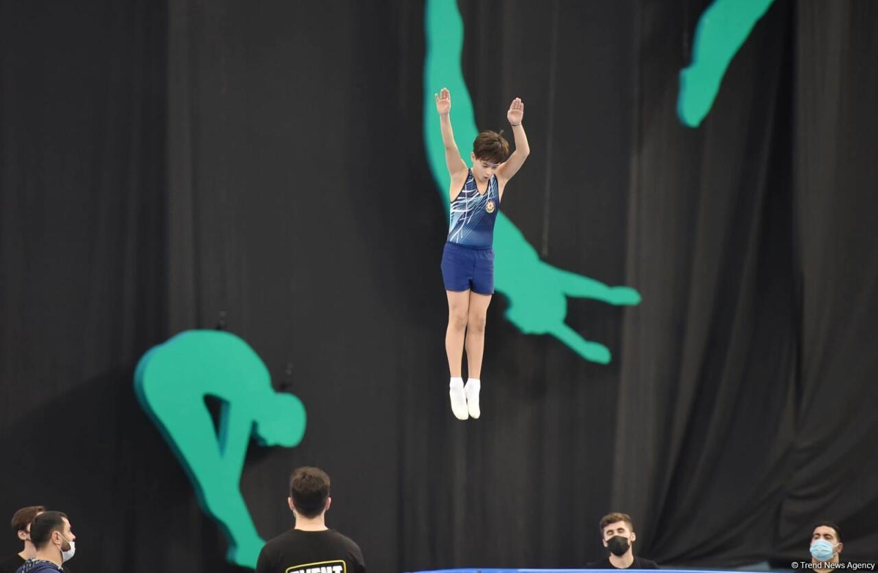 В Национальной арене гимнастики наградили победителей Первенства Азербайджана и Чемпионата Баку по прыжкам на батуте и акробатической дорожке