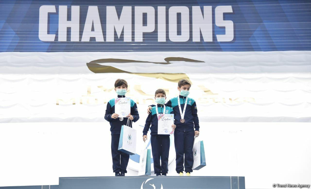 Церемония награждения победителей Первенства Азербайджана и Чемпионата Баку по прыжкам на батуте и акробатической дорожке