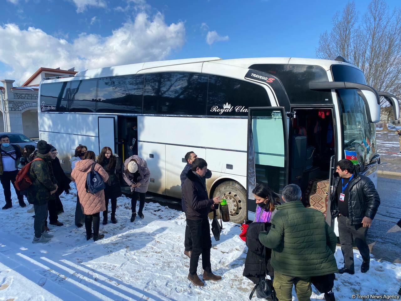 Из Баку в Шушу прибыл ещё один пассажирский автобус