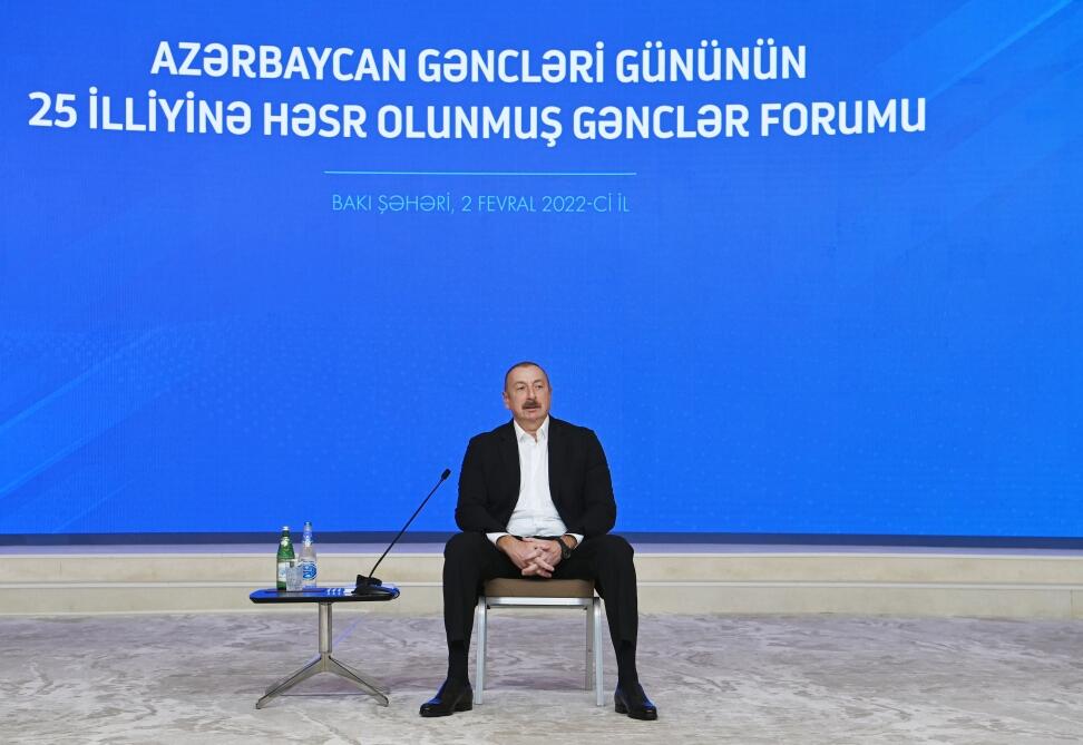 Президент Ильхам Алиев принял участие в Молодежном форуме, посвященном 25-летию Дня азербайджанской молодежи