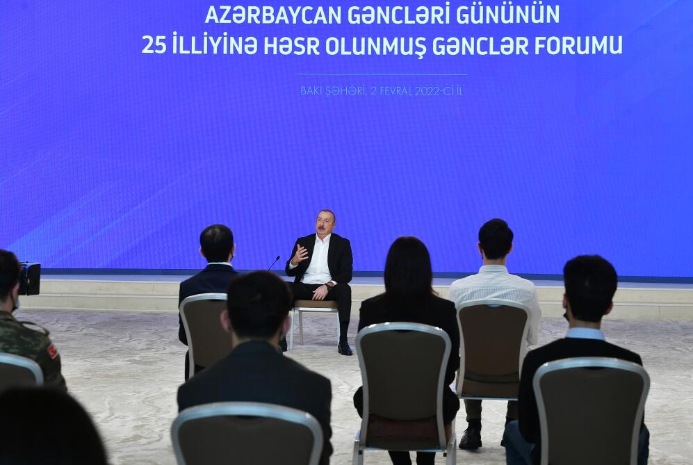 Президент Ильхам Алиев принял участие в Молодежном форуме, посвященном 25-летию Дня азербайджанской молодежи