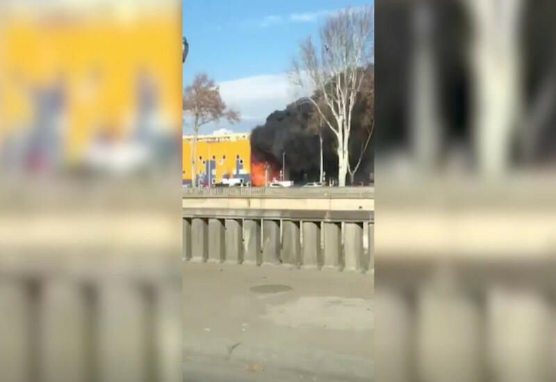 Сильный пожар на рынке в Тбилиси