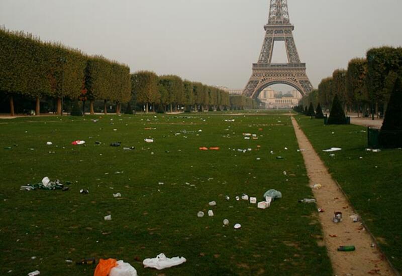 "Это мусорный бак": Парижане борются за душу своего разрушенного города