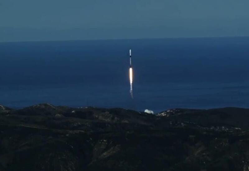 Потерял спутника. Ракета SPACEX Falcon 9. SPACEX В космосе. Космический шторм. Starlink спутники.