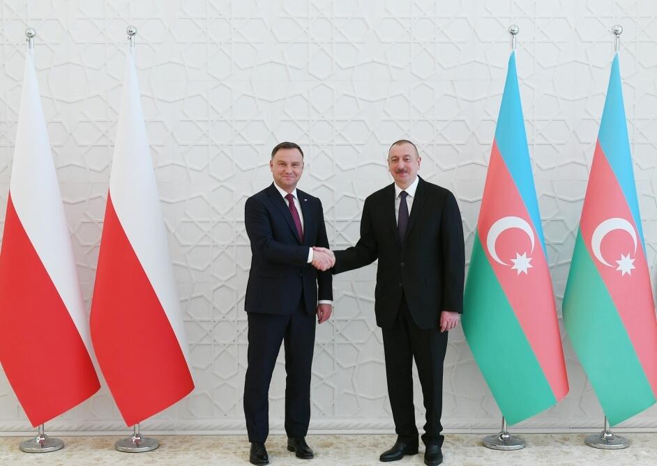 Президент Польши позвонил Президенту Ильхаму Алиеву