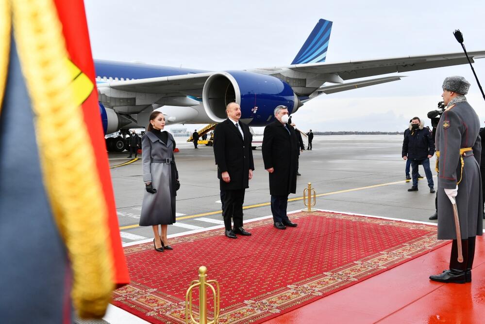 Президент Ильхам Алиев прибыл с официальным визитом в Российскую Федерацию