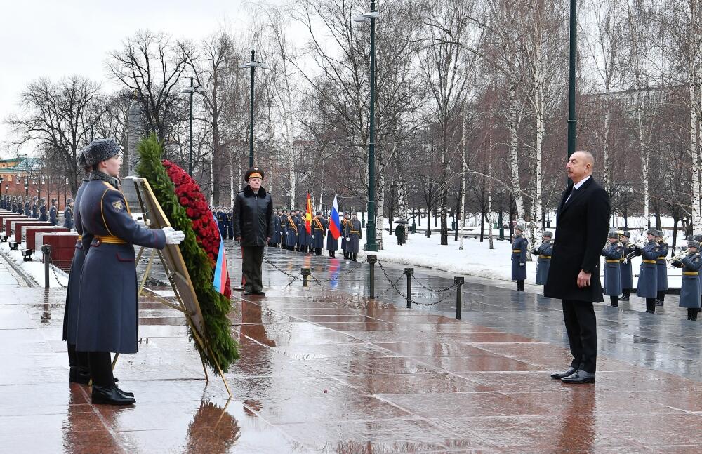 Президент Ильхам Алиев посетил в Москве могилу Неизвестного солдата