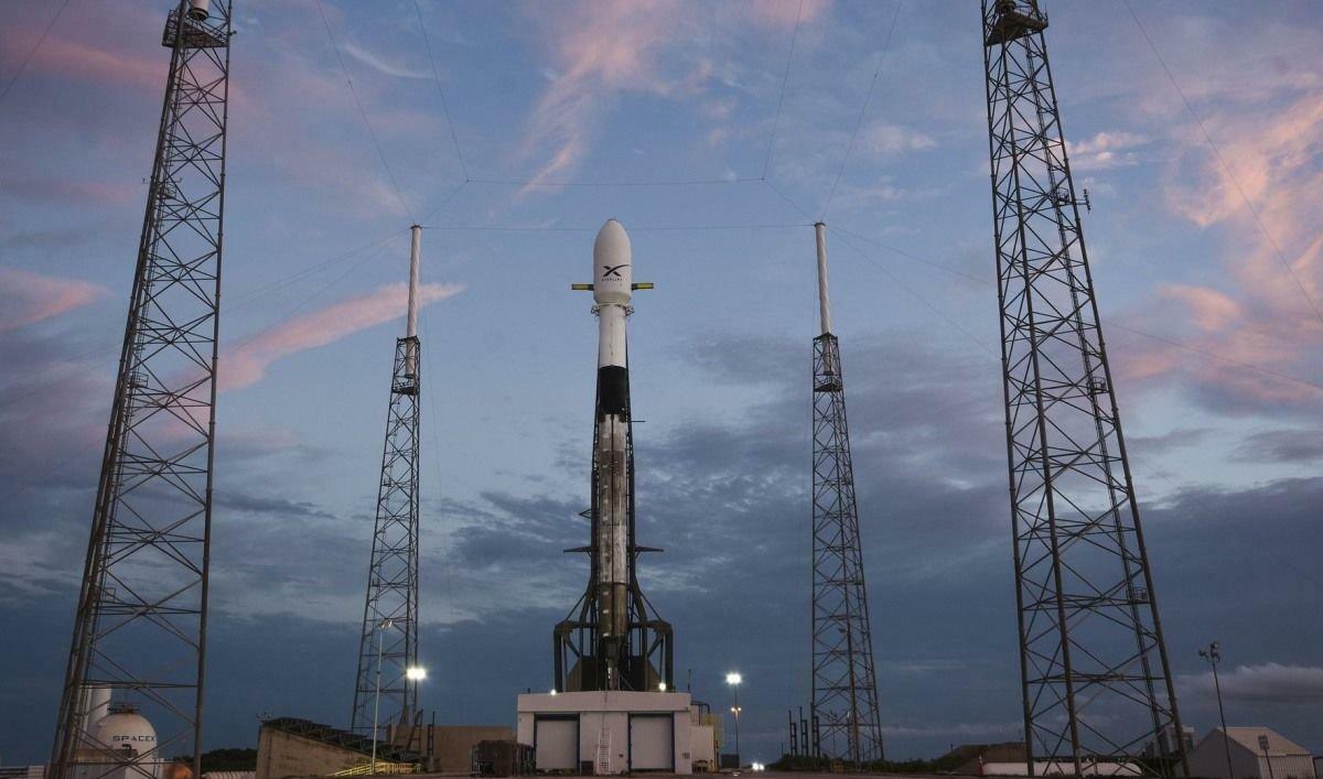 SpaceX перенесла запуски двух групп спутников Starlink