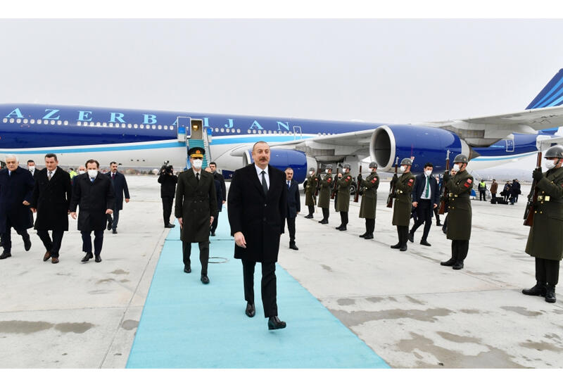 Президент Ильхам Алиев прибыл с рабочим визитом в Турцию