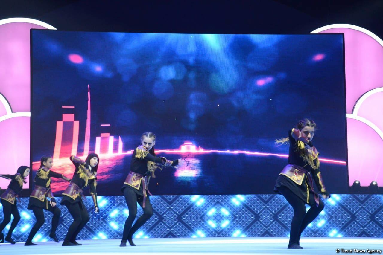 В Баку состоялась торжественная церемония открытия Чемпионата мира по акробатической гимнастике