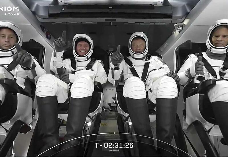 SpaceX впервые отправила космических туристов на МКС