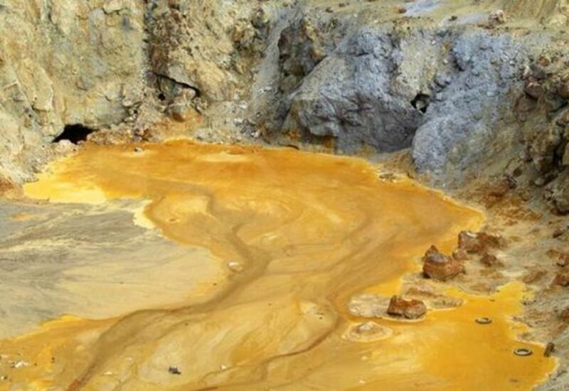 Желтые реки и химические берега