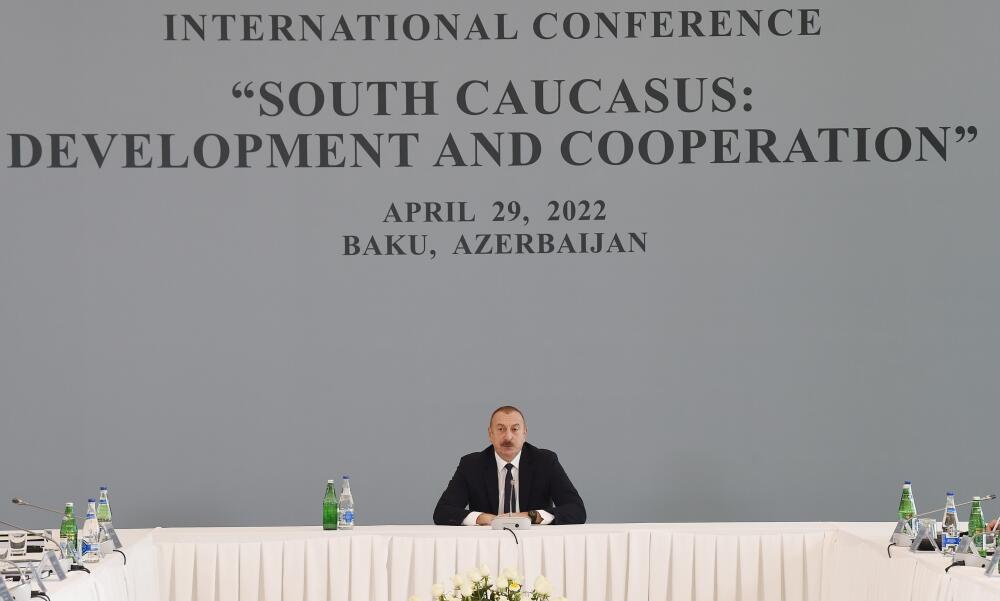 Президент Ильхам Алиев провел встречу с участниками международного форума "Южный Кавказ: развитие и сотрудничество"