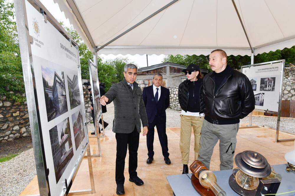 Президент Ильхам Алиев и Первая леди Мехрибан Алиева совершили поездку в город Шуша
