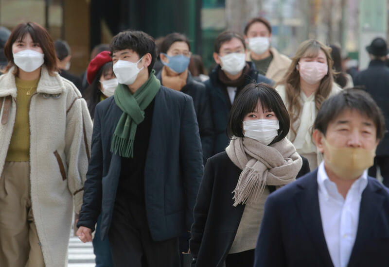 Японцам впервые разрешили снять маски на улицах