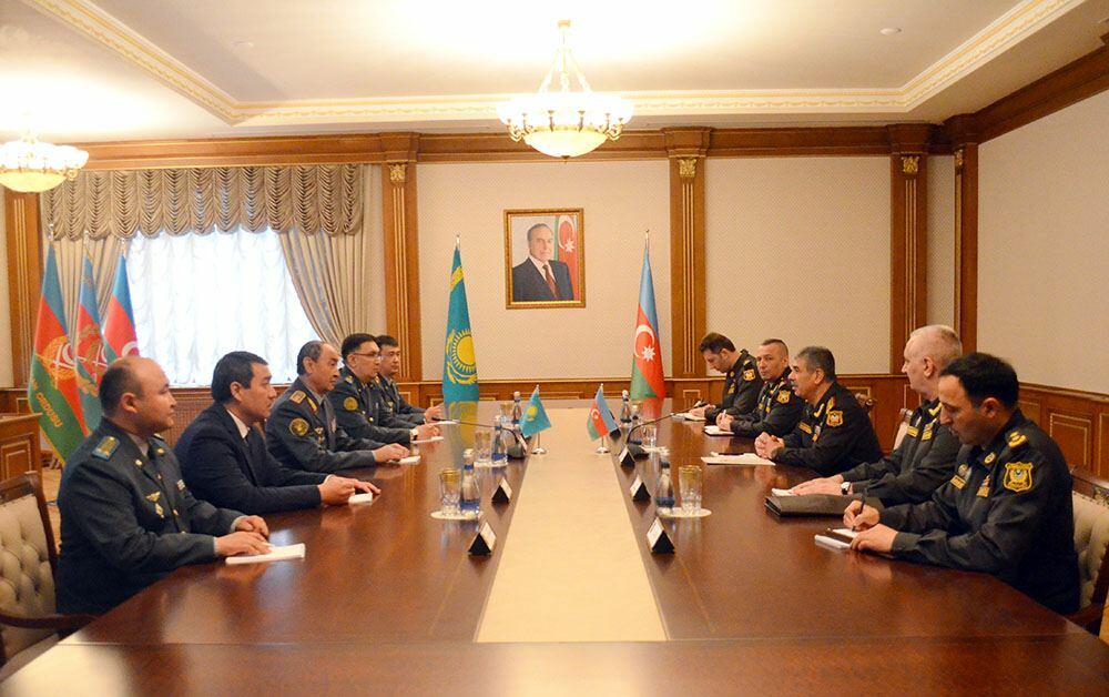 Азербайджан и Казахстан обсудили проведение совместных военных учений