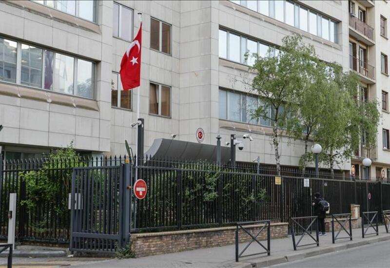 На генконсульство Турции в Париже совершено нападение