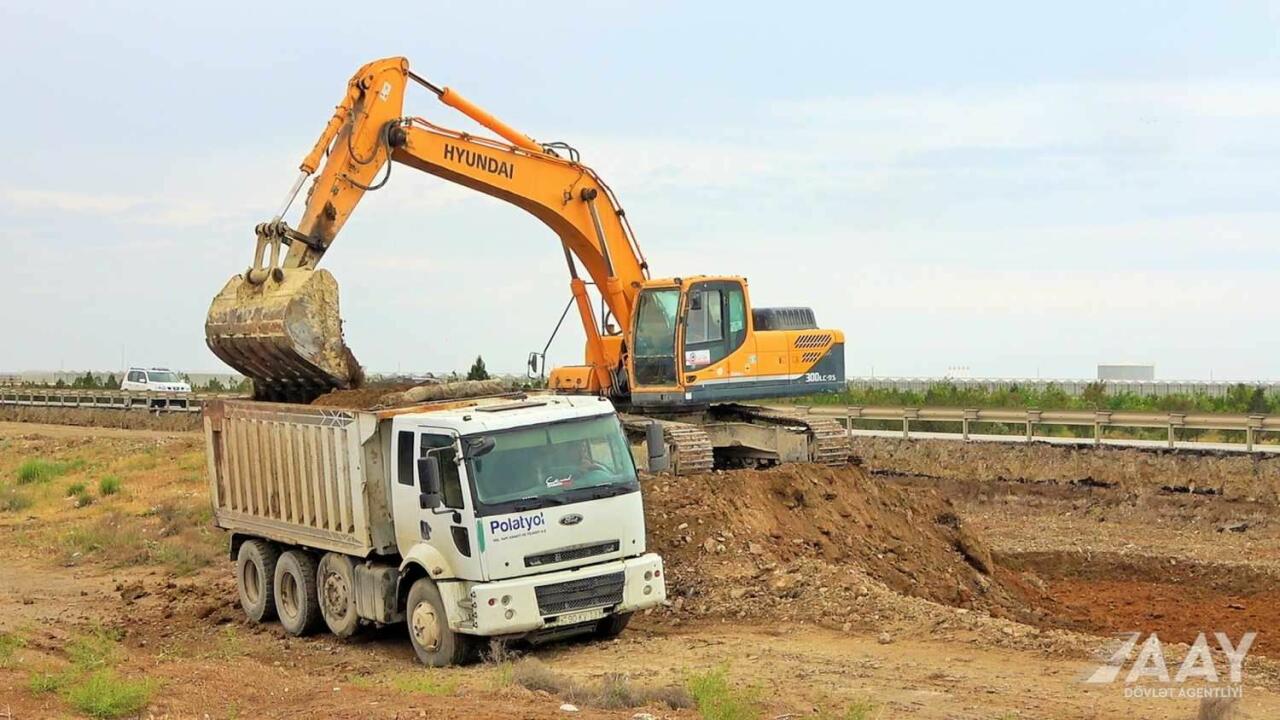 Работы по строительству и реконструкции дороги Баку-Губа идут ускоренными темпами