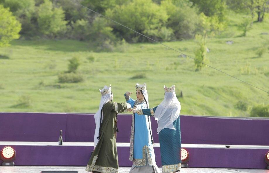 Завершился V Международный фольклорный фестиваль «Харыбюльбюль»