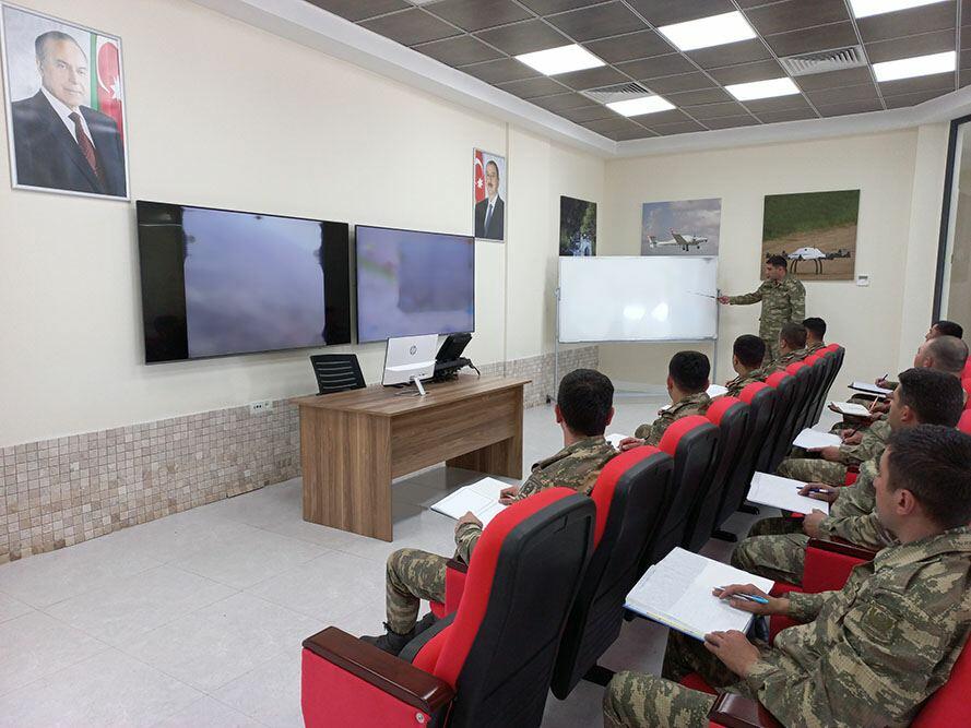 Азербайджанские беспилотники выполнили учебно-тренировочные полеты