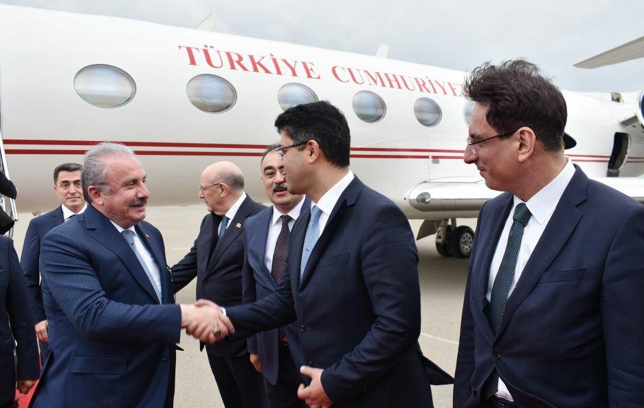 Председатель Великого Национального собрания Турции прибыл в Азербайджан