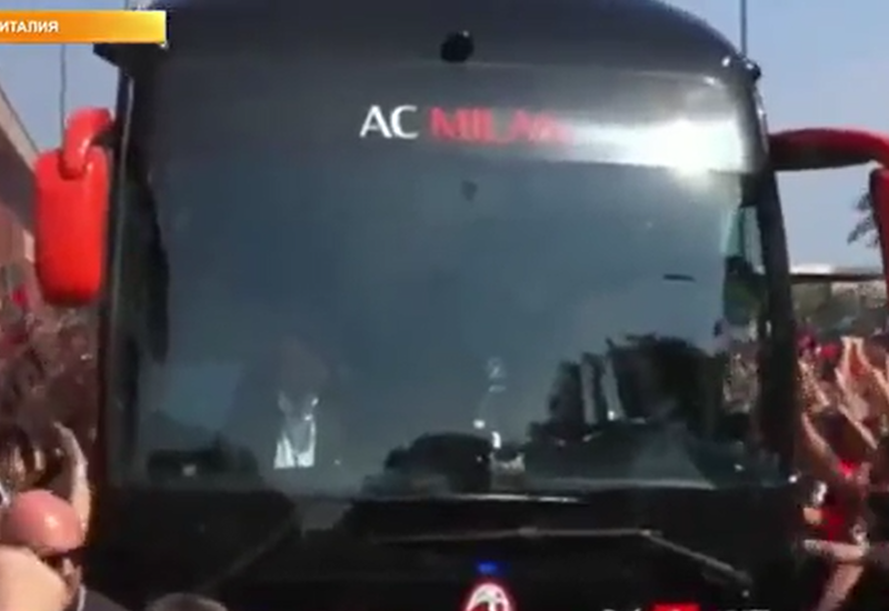 Нападающий "Милана" Ибрагимович разбил автобус, встречая фанатов