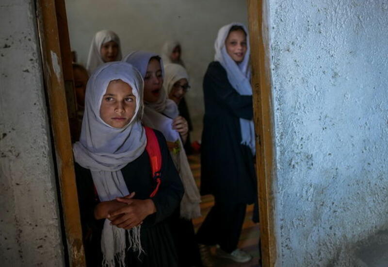 Талибы пообещали возобновить обучение девочек в старших классах