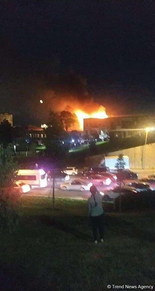 Пожар в жилом доме в Баку потушен