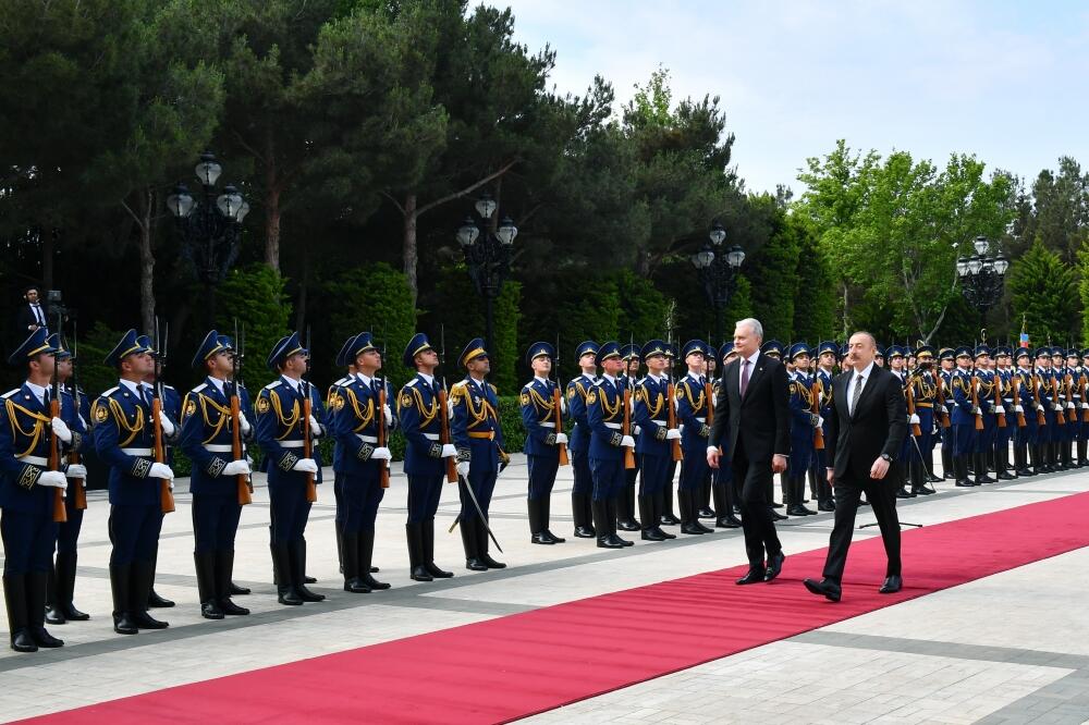 В Баку состоялась официальная церемония встречи Президента Литвы
