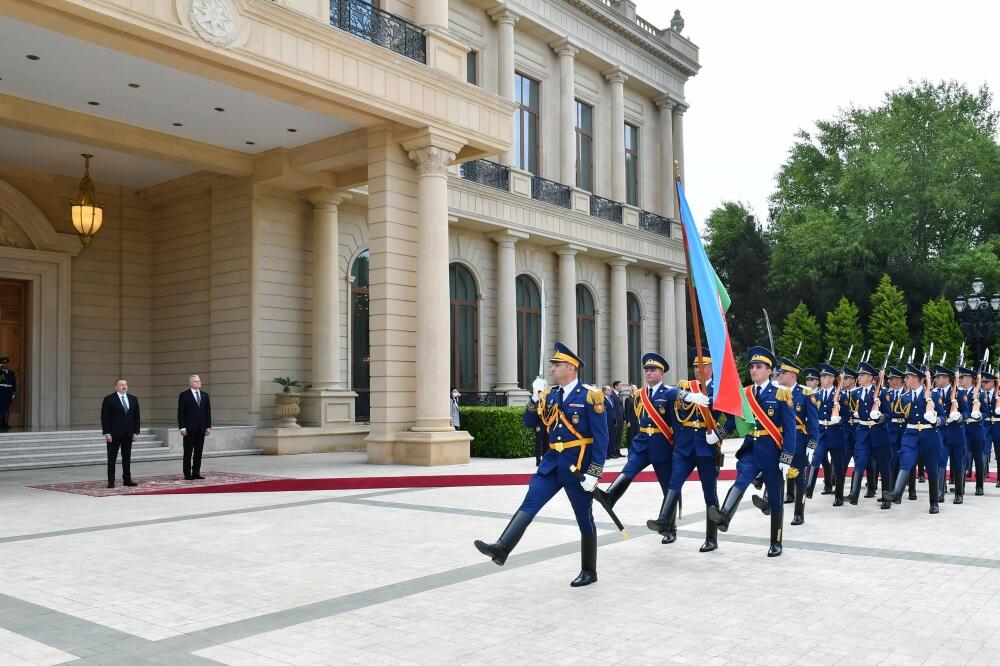 В Баку состоялась официальная церемония встречи Президента Литвы