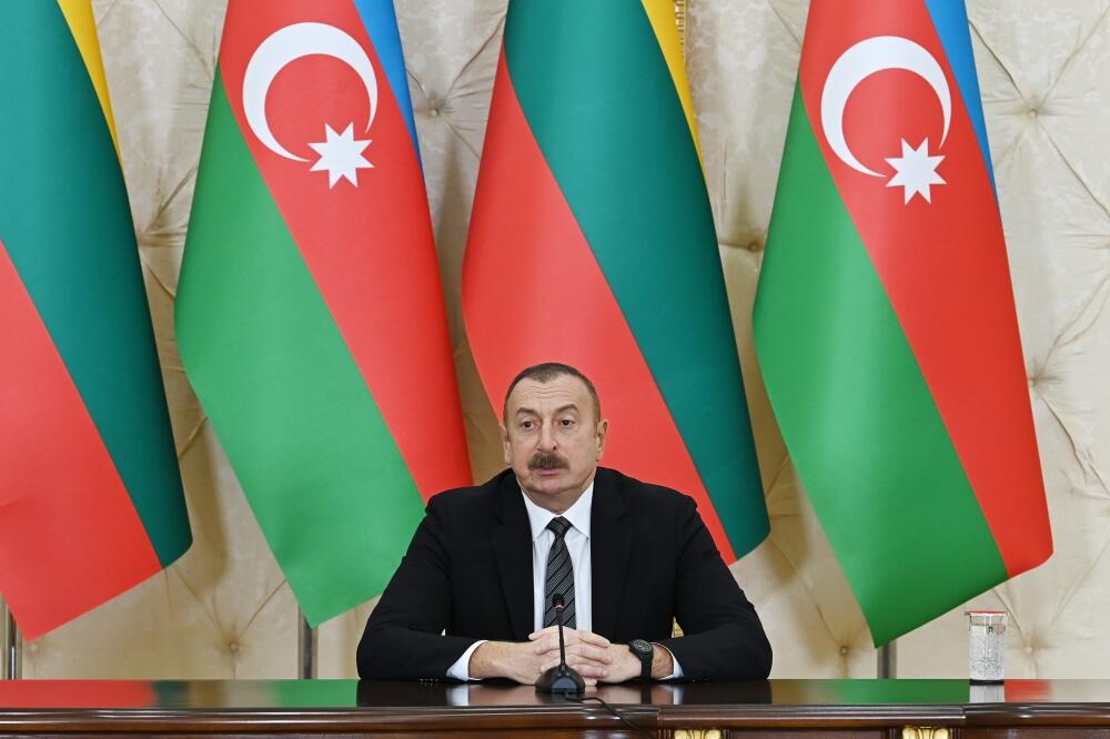 Президенты Азербайджана и Литвы выступили с заявлениями для печати