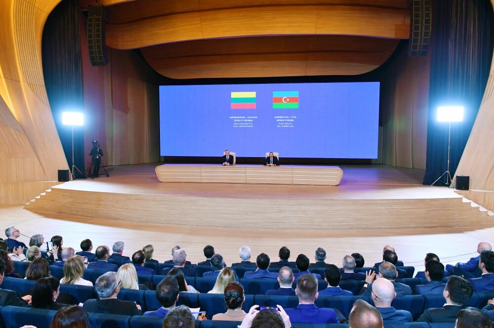 Президент Ильхам Алиев и Президент Гитанас Науседа приняли участие в азербайджано-литовском бизнес-форуме