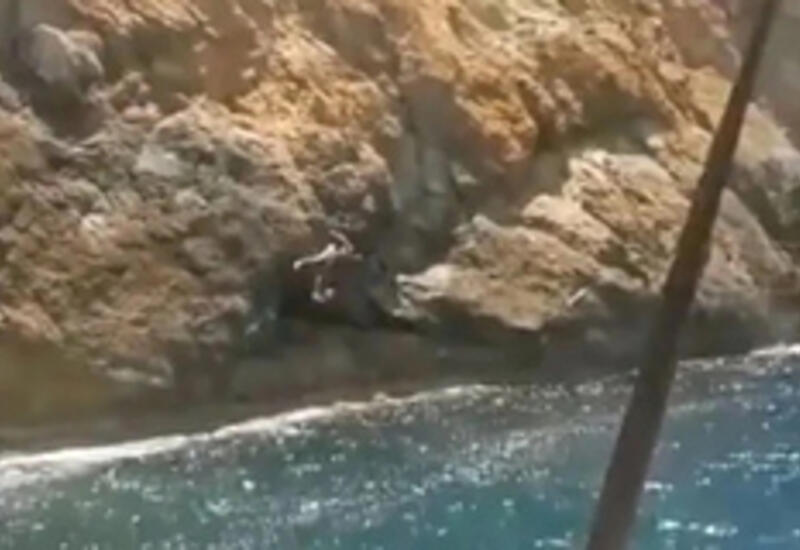 Турист попытался сделать трюк на вершине скалы и умер на глазах у семьи