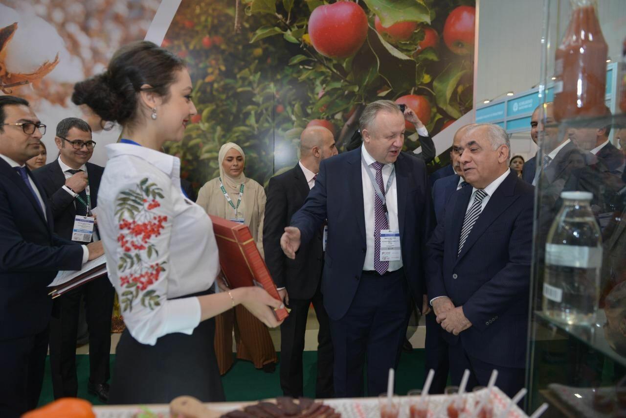 Али Асадов ознакомился с выставками Caspian Agro и InterFood Azerbaijan