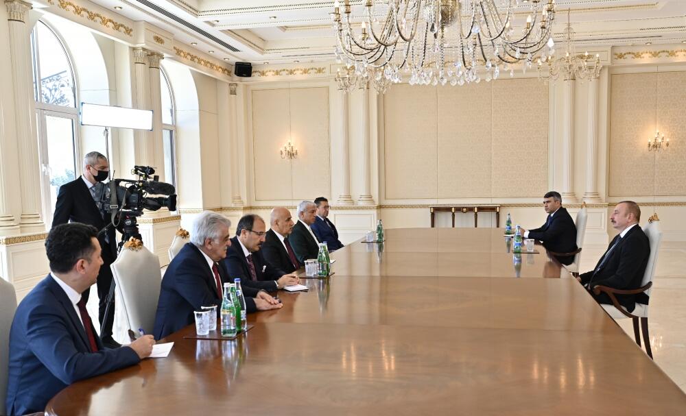 Президент Ильхам Алиев принял министра сельского и лесного хозяйства Турции