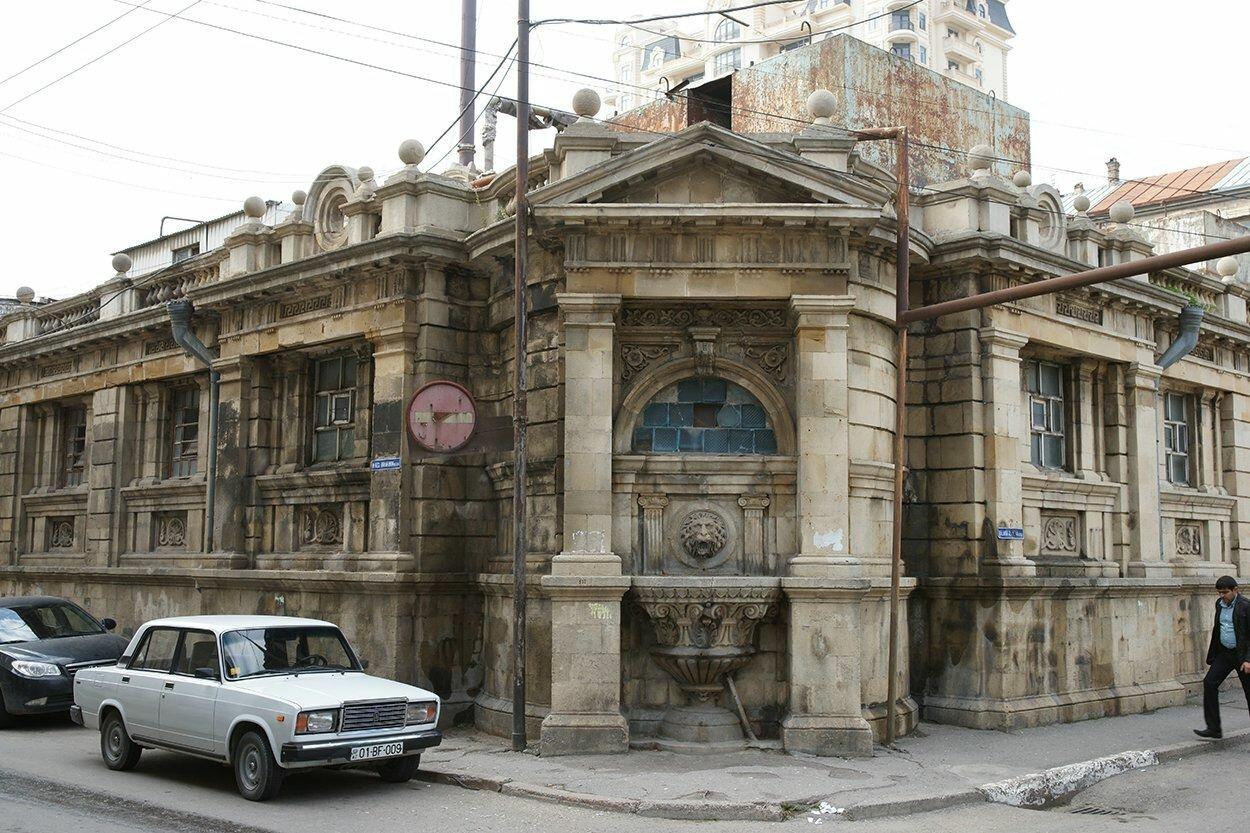 В Баку сносится баня "Фантазия"?
