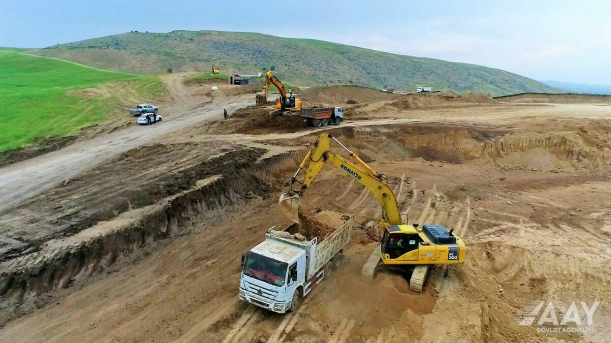 Продолжается строительство автодороги Физули-Агдам